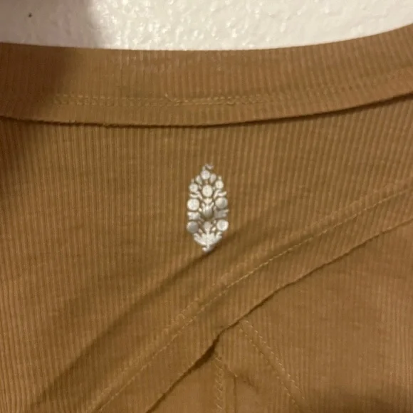 Free People Movement Bistre Infinitee Long-Sleeve Tee Size Small Brown Tan Cream - Picture 5 of 6